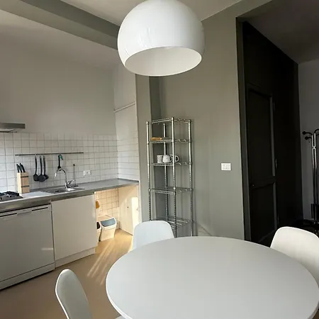 Con Balcone A Due Passi Dal Centro Modena