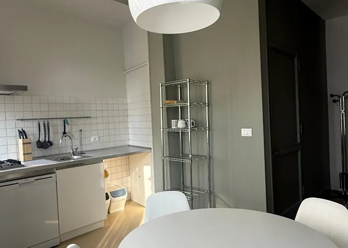 Con Balcone A Due Passi Dal Centro Modena